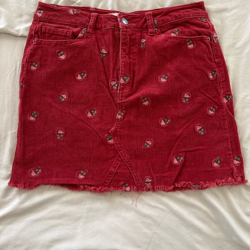 Tilly’s Coco + Jaimeson Red Corduroy Floral Embroidered Skirt Size 28